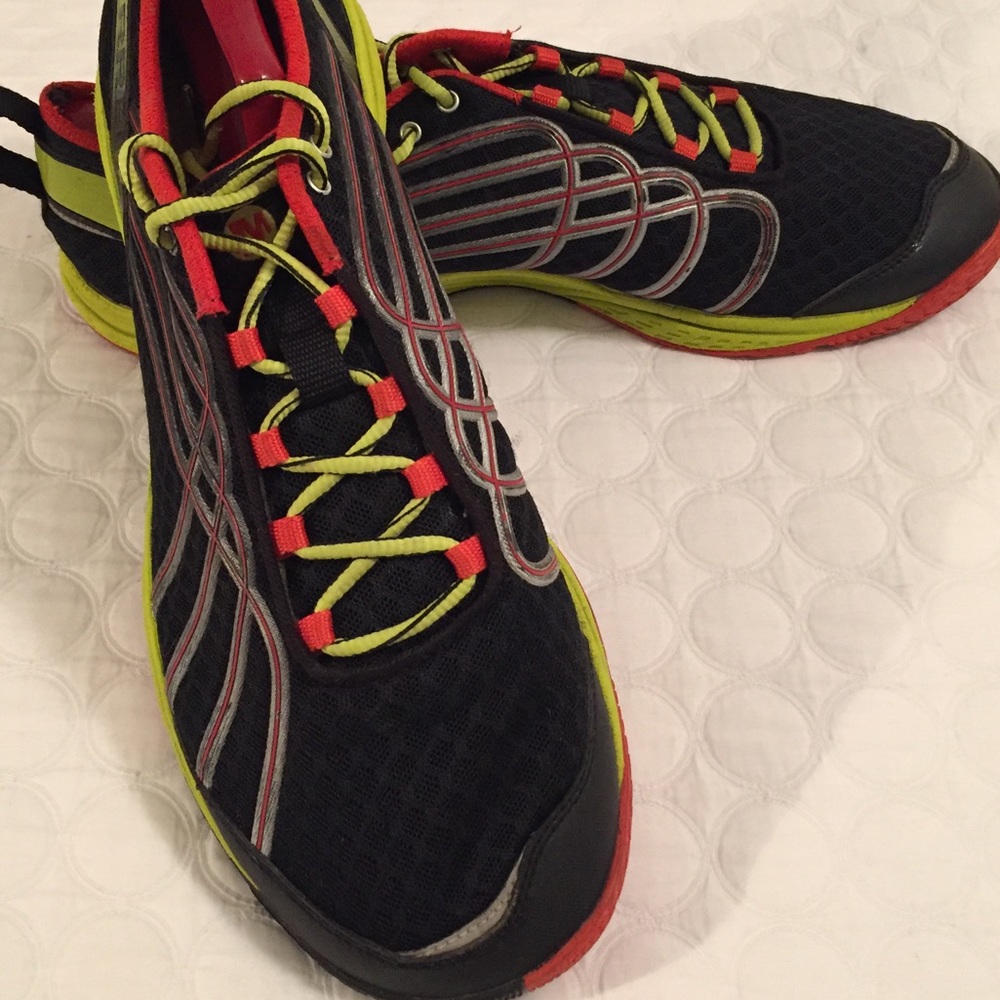 RARE STYLE MERRELLS. ZERO DROP. PERFECT. STEAL.